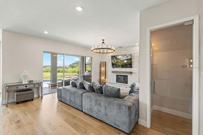 Building Photo - 9586 Meadow Hunt Way