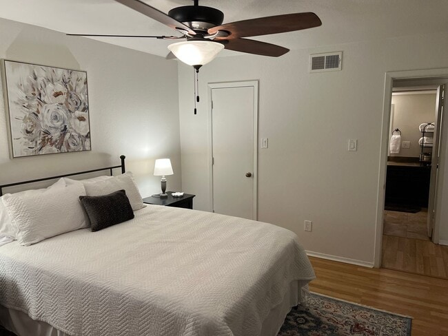 Building Photo - Wow! Private cozy corner upstairs home.
