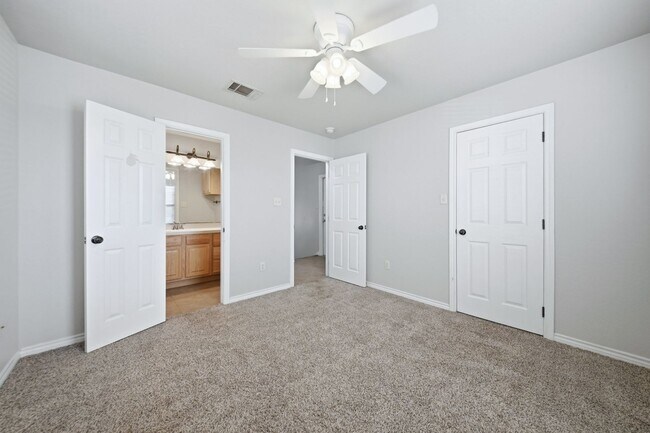 Building Photo - 104 Kleine Ln