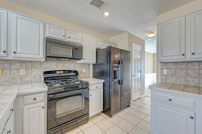 Building Photo - 13410 Lynnville Dr