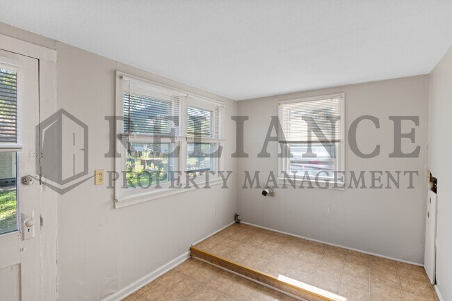 Building Photo - 2020 S Main St