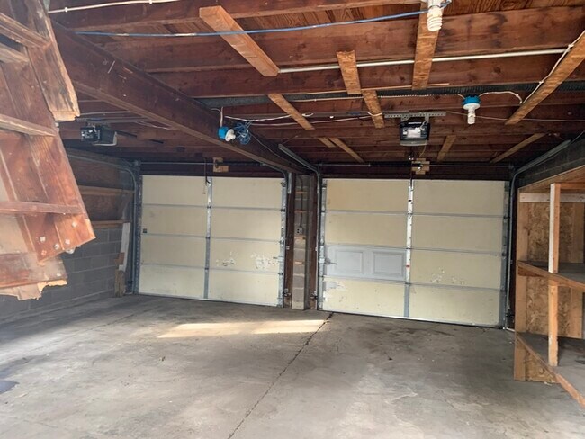 Building Photo - PENDING-Charming & Updated Bungalow in SoBro!