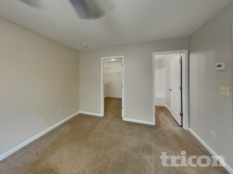 Building Photo - 17 Carriage Hls Dr SE