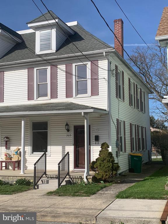 Building Photo - 305 W North St