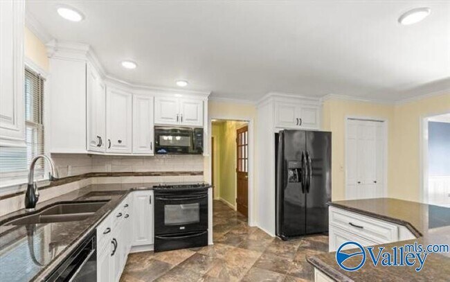 Building Photo - 15007 Collier Dr SE