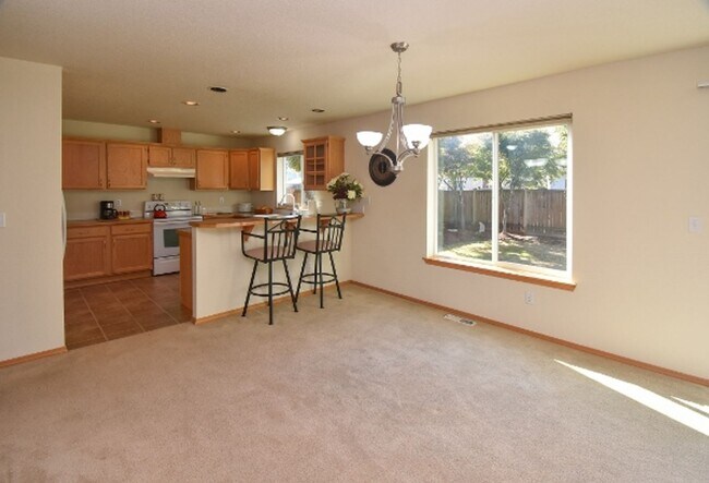 Building Photo - Well Maintained 4 BD