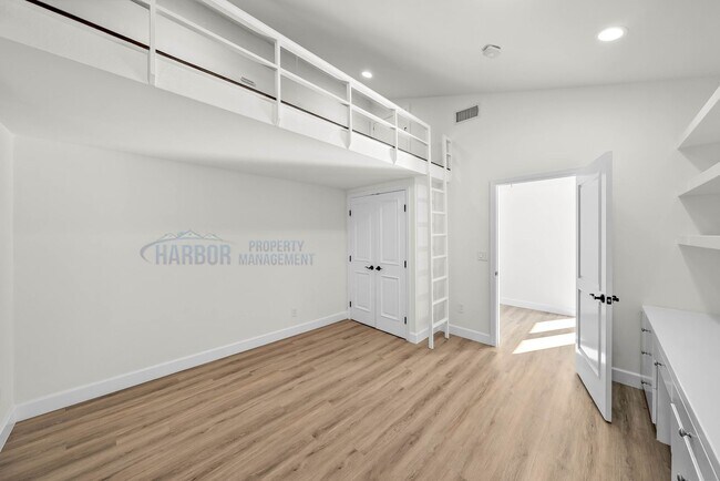 Building Photo - Palos Verdes Estates luxury home is now av...