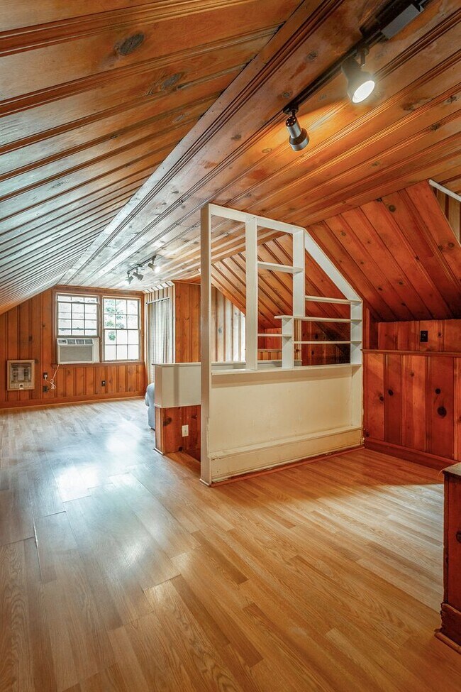 Building Photo - 321-325 Pine Ridge Road