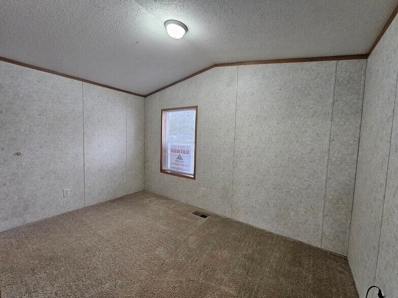 Building Photo - 44 Noble Ln