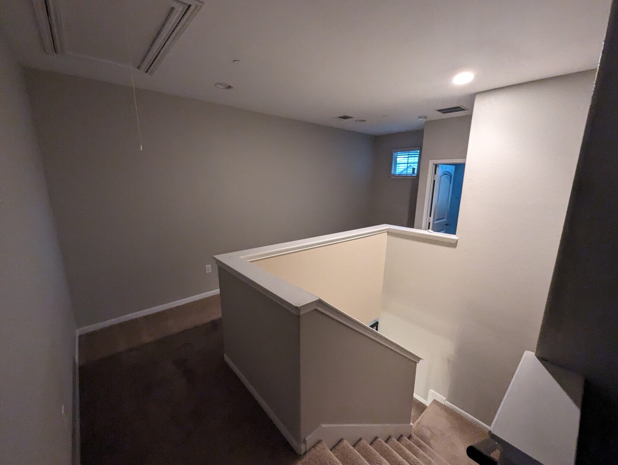 Building Photo - 2880 Donnell Dr