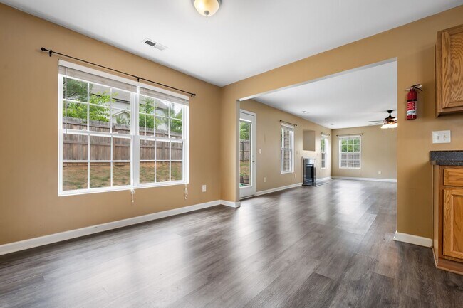 Building Photo - Beautiful 3BR Home with Fenced in Yard & 2-Car Garage in Raleigh