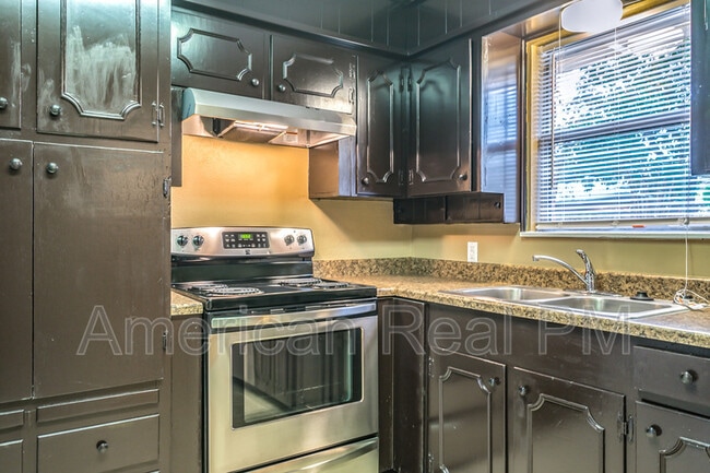 Building Photo - 1954 Mims St