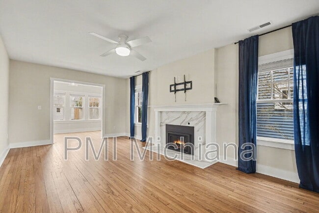 Building Photo - 314 E Angela Blvd