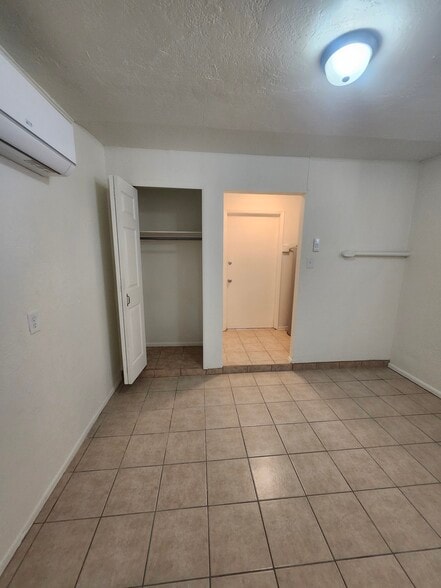Building Photo - 1617 Stull Dr