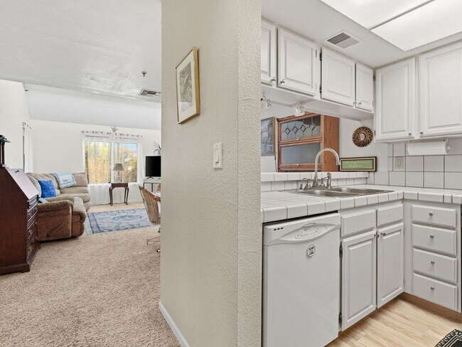 Building Photo - Unique fully furnished one bedroom condo i...