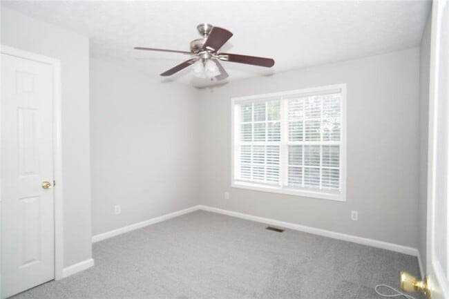 Building Photo - 52 Fieldstone Ct