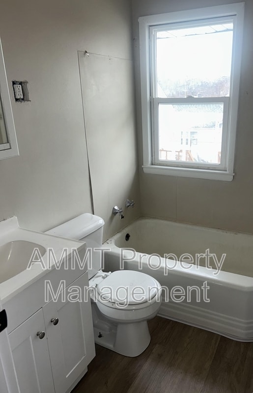 Building Photo - 2831 3rd Ave SE