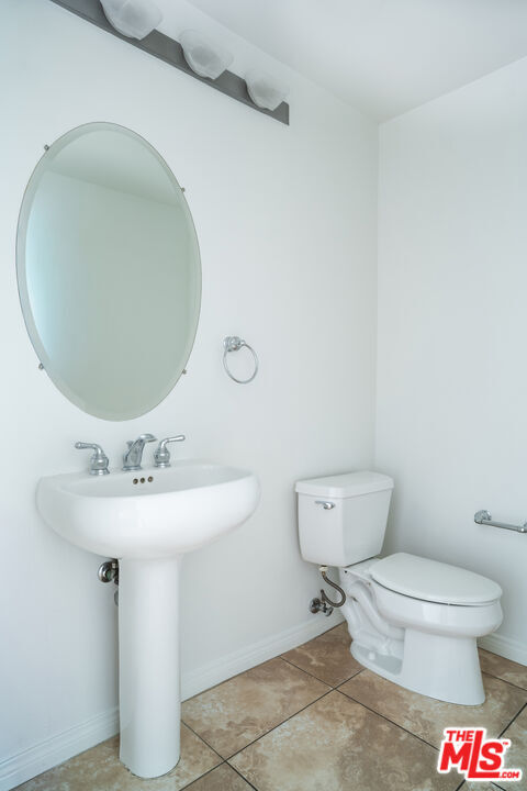 Building Photo - 851 N San Vicente Blvd