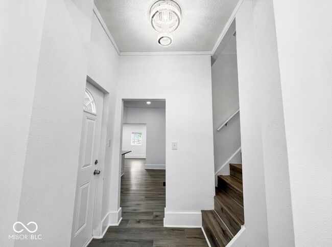 Building Photo - 4923 E University Ave