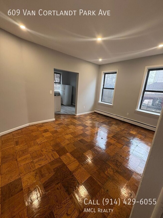 Building Photo - 609 Van Cortlandt Park Ave