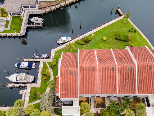Building Photo - 4744 S Ocean Blvd