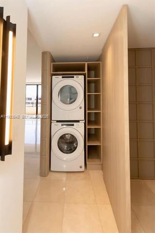 Building Photo - 251 Crandon Blvd