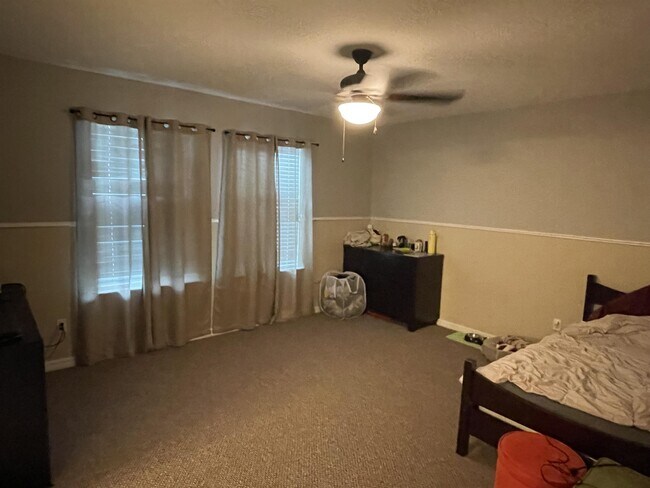 Building Photo - 775 Maple Leaf Loop