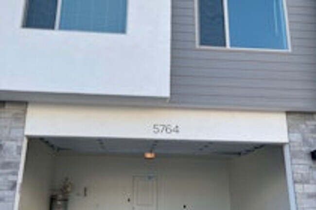 Building Photo - Stunning 3-Bedroom Home in St. George – $2,650/month (Beautiful Views!)