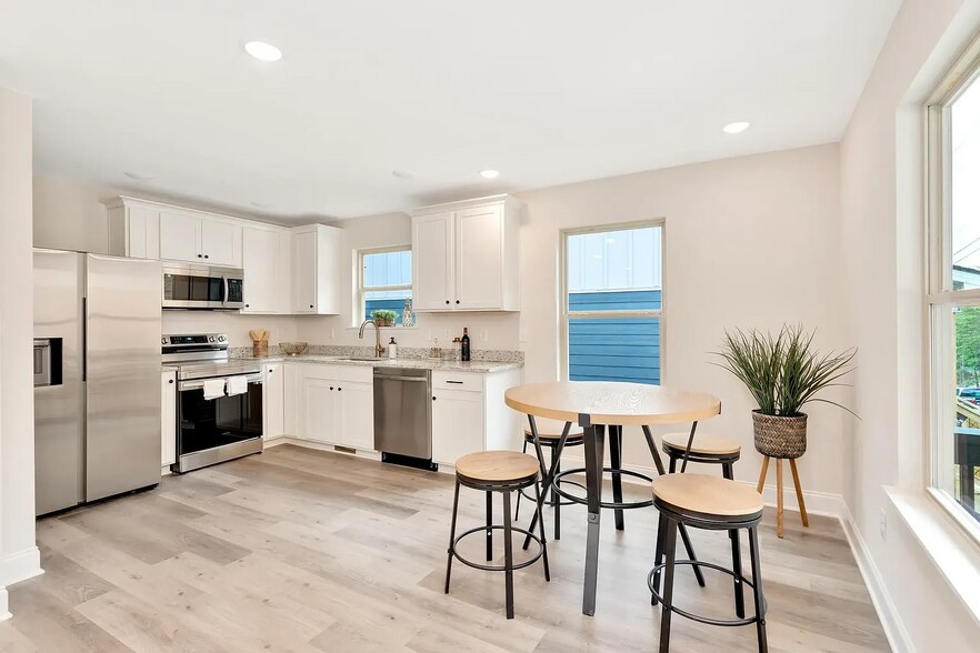 Building Photo - 331 Kellys Ferry Pl