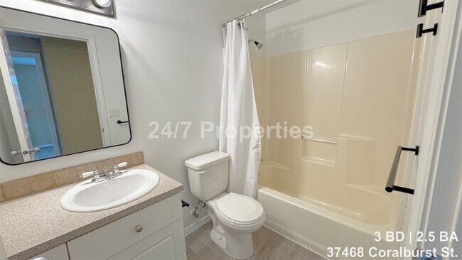 Building Photo - Remodeled 3 BD | 2.5 BA Home - Sandy