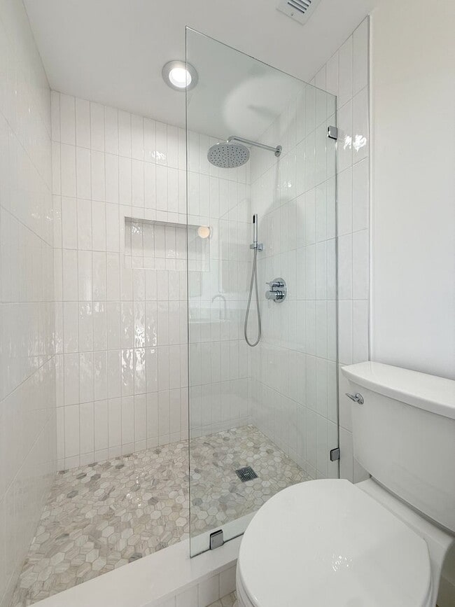 Building Photo - Stunning Remodeled Home in South Huntington Beach – Minutes to the Beach!