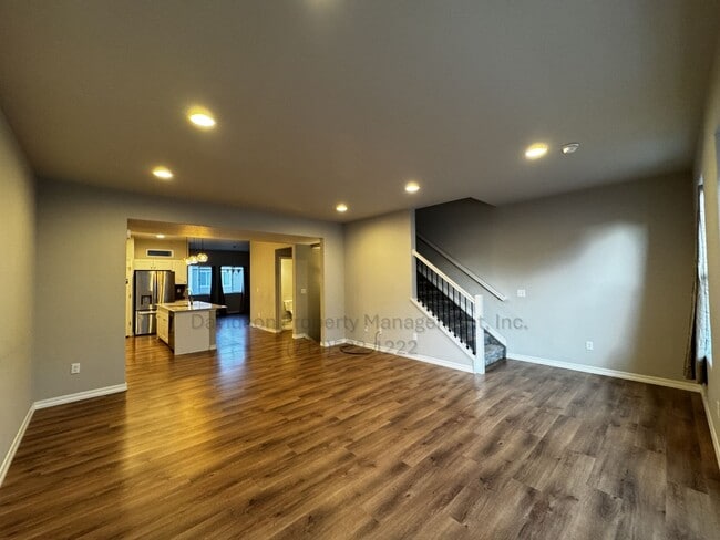 Building Photo - Gorgeous 3 Bedroom Townhouse Located in No...