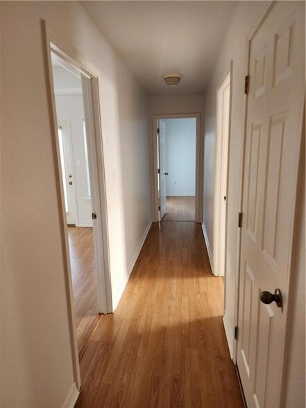 Building Photo - 870 Marina Dr