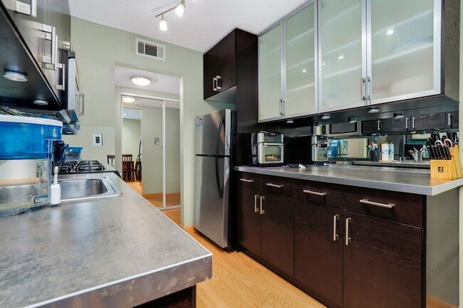 Building Photo - 5101 Carriage Way Dr