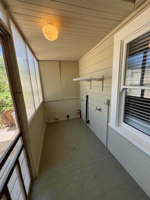 Building Photo - 2bd/1ba updated Midtown home