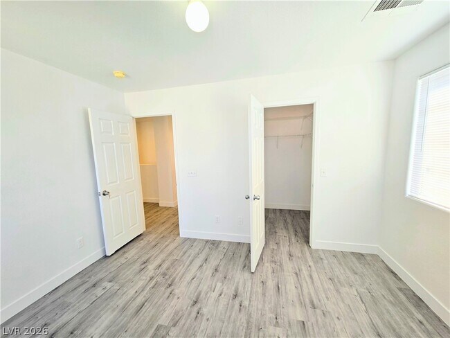 Building Photo - 7858 Warwickshire Way