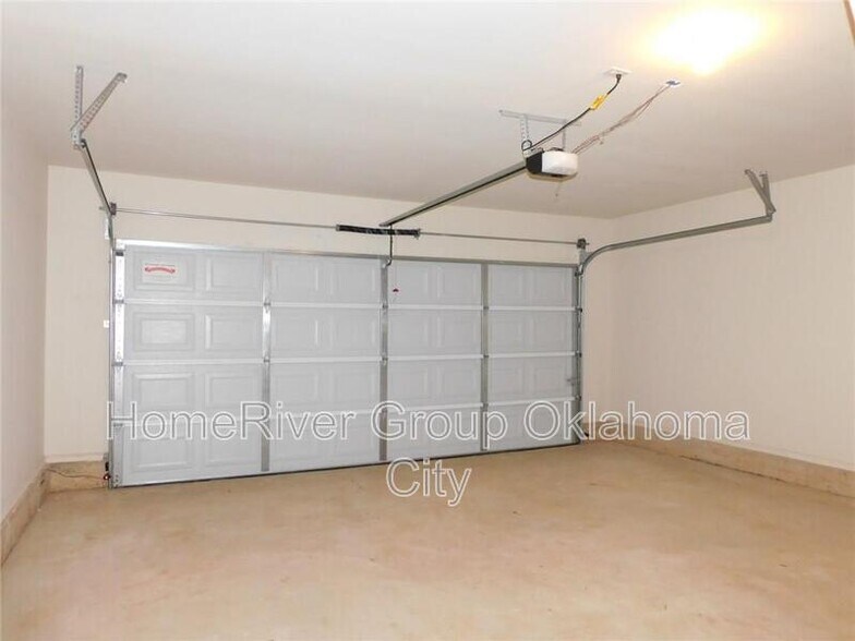 Building Photo - 129 St Charles Way