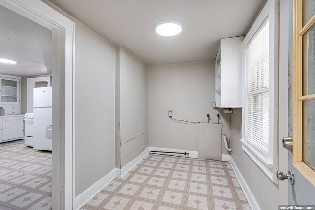 Building Photo - 848 Howard St