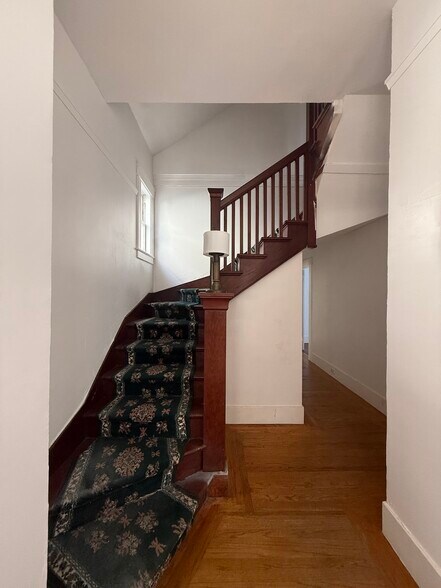 Building Photo - 434 Taylor Ave