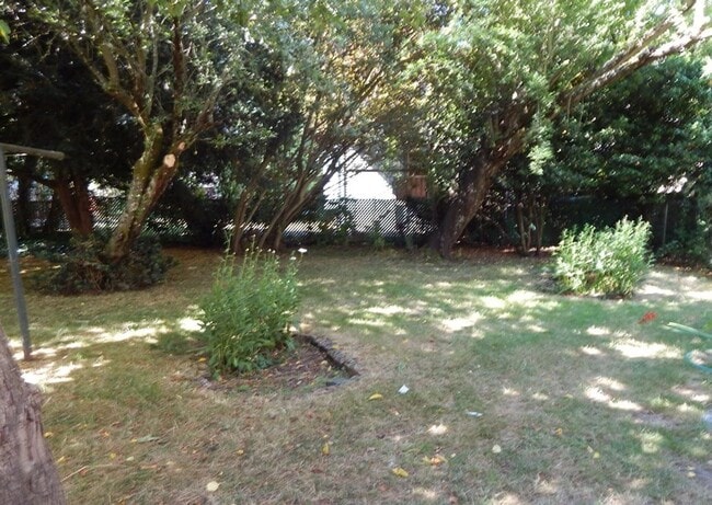 Building Photo - 3Bd/1Ba Two Story House - Available Soon!