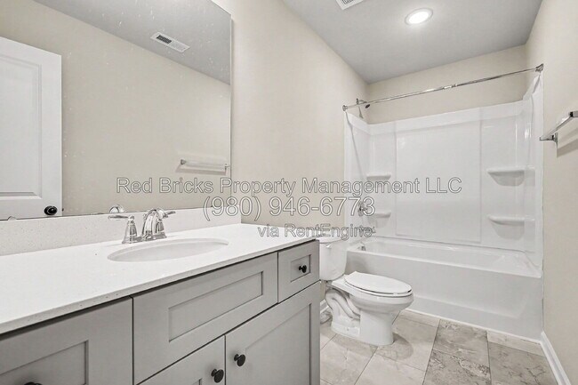 Building Photo - 2132 Clapham Ct