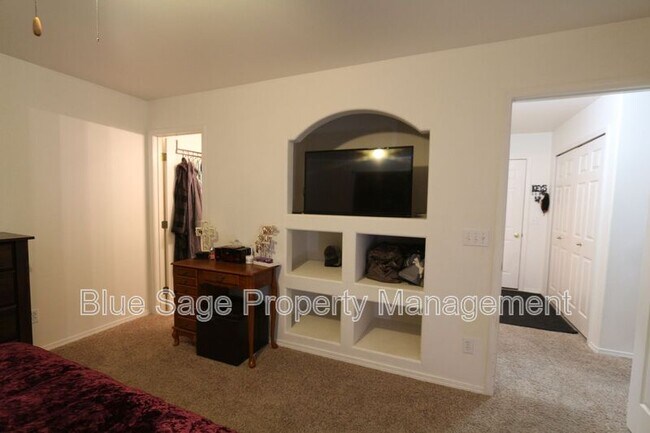 Building Photo - 1712 W Durham Dr
