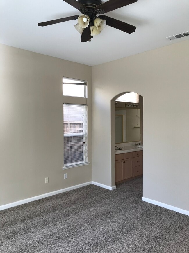 Building Photo - Single story located in a Gated Community!