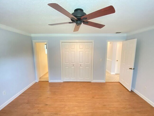 Building Photo - 104 Hatfield Ct