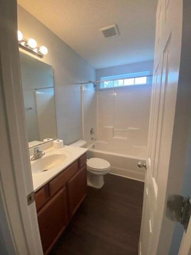 Building Photo - 3 BR 2 BA Maysville