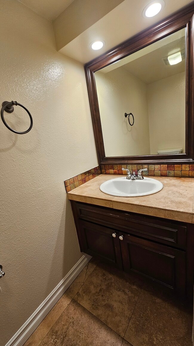 Building Photo - 14727 Magnolia Blvd