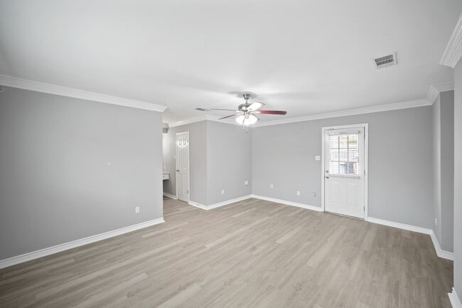 Building Photo - 6215 S Braeswood Blvd
