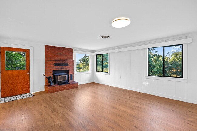 Building Photo - 1640 Highland Ave