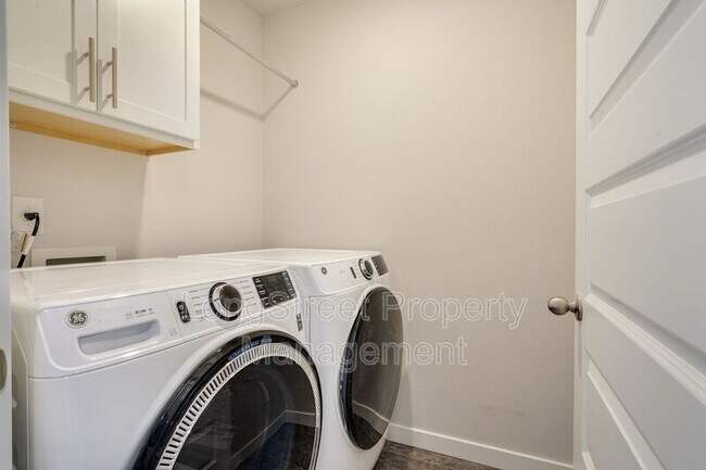 Building Photo - 17854 SW Rudolph Ln