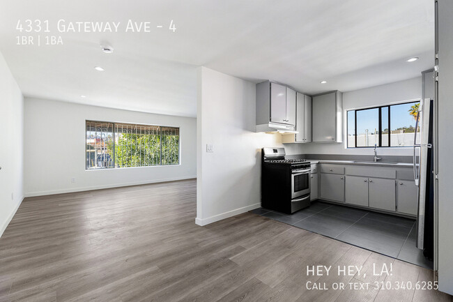 Building Photo - Silver Lake Apartment | One Bedroom | In U...